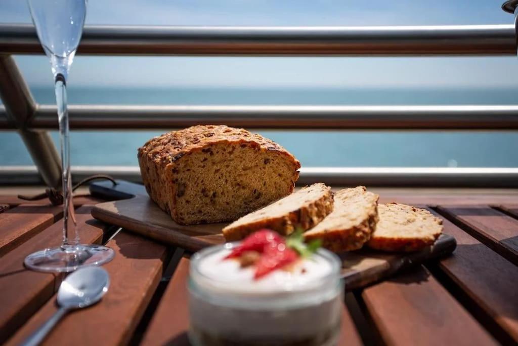 The Luxury Beach Property - Oceanbreeze Sandgate Kültér fotó