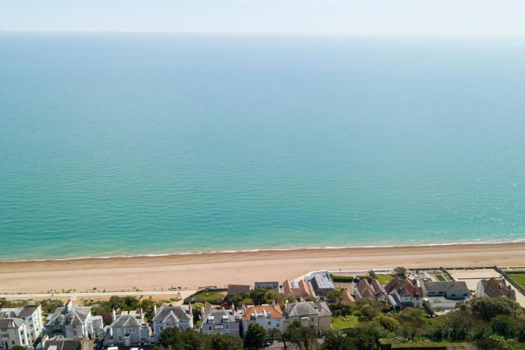 The Luxury Beach Property - Oceanbreeze Sandgate Kültér fotó