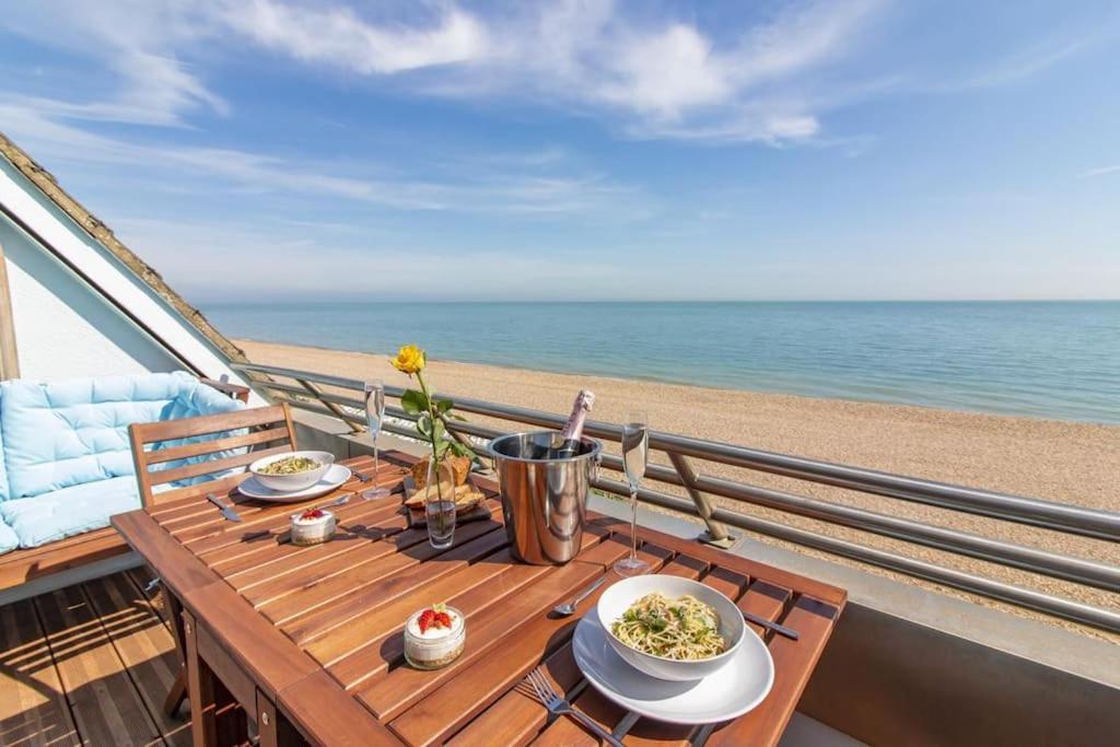 The Luxury Beach Property - Oceanbreeze Sandgate Kültér fotó